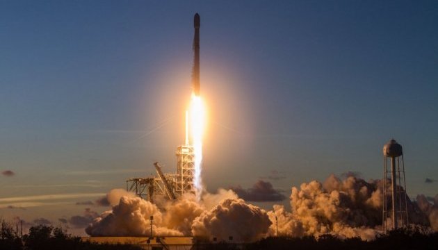 Falcon 9 успішно повернулася на Землю після запуску супутника