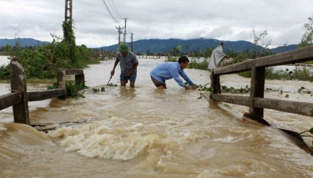 Число жертв тайфуна “Дамри” во Вьетнаме возросло до 19