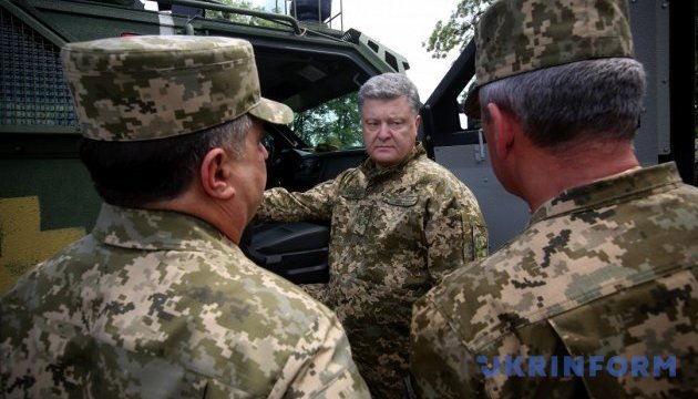 Ukrainian army to get 62 tanks on Oct 14 - Poroshenko