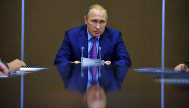 С поздравительными телеграммами и звонками мир особо не стал заморочиваться С поздравительными телеграммами и звонками мир особо не стал заморочиваться