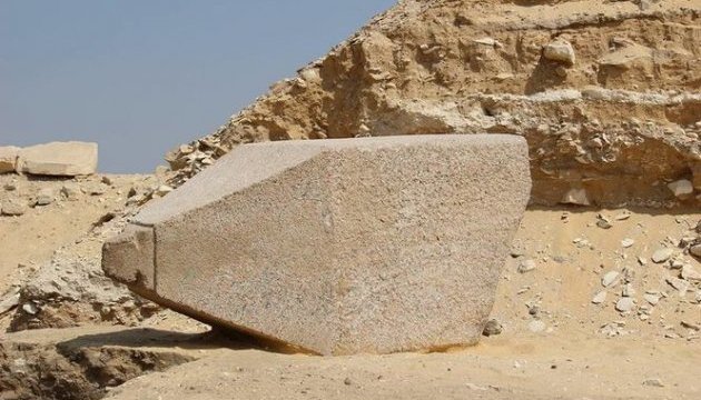 Археологи виявили в Єгипті обеліск віком чотири тисячі років