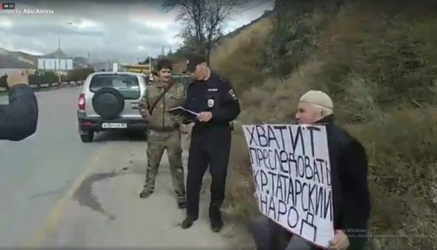 Одиночні пікети: в окупованому Криму тривають затримання