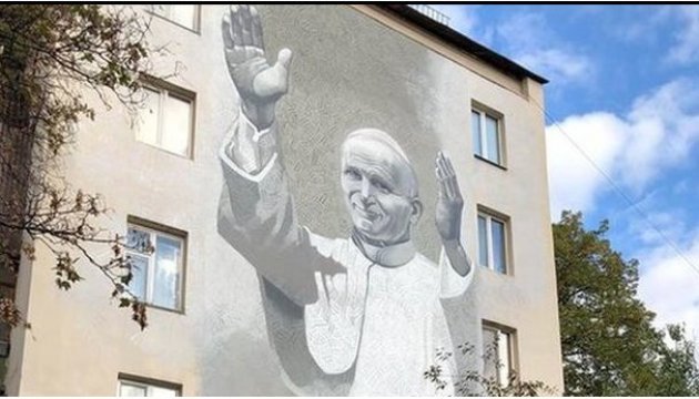 Mural depicting John Paul II opened in Kyiv city center. Photos