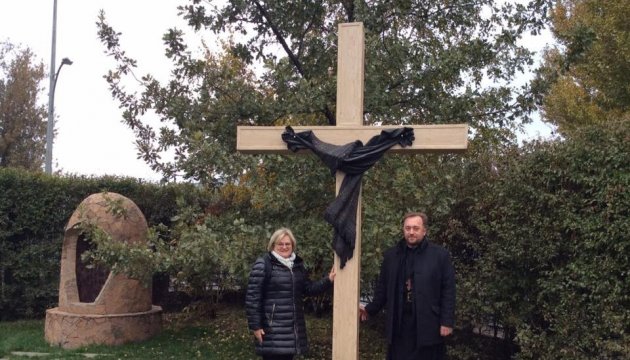 У Караганді освятили пам'ятник депортованим українцям