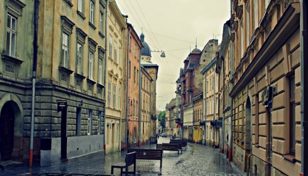 У Львові продавців у судовому порядку змусили узгоджувати вивіски із мерією
