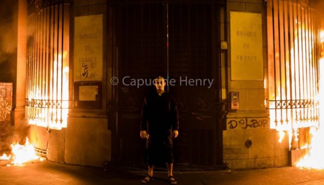 Piotr Pavlenski a mis le feu à la Banque de France (photos)