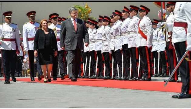 Presidentes de Ucrania y Malta visitan el Foro de Negocios 
