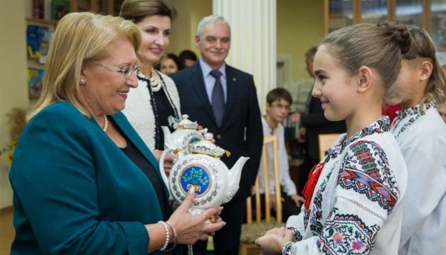 Марина Порошенко і президент Мальти відвідали київську школу та провели телеміст