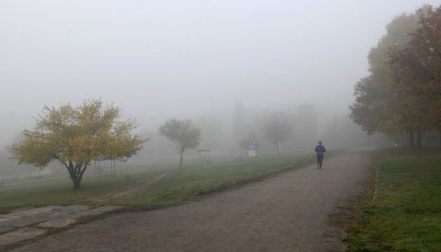Синоптики попереджають українців про сильний туман