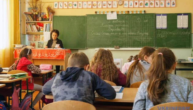 Як працюватимуть школи й дитсадки під час війни: Міносвіти визначило порядок