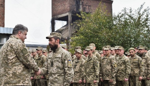 Awdijiwka: Poroschenko zeichnet Soldaten aus