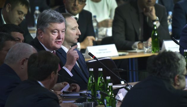 Poroschenko: Das Ende des Krieges ist noch weit, doch es gibt Licht am Ende des Tunnels