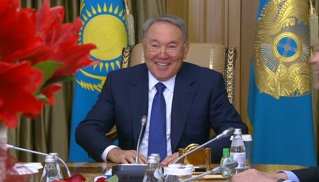 Казахстан віддаляється від Росії: переходить на латинку