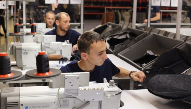На Львівщині відкрили новий завод, який шитиме чохли для салонів АUDI