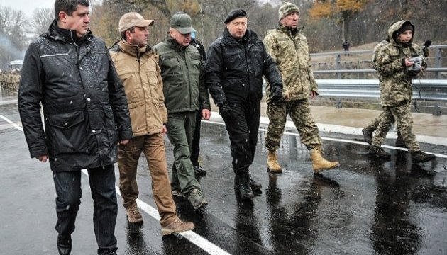 Незважаючи на війну, інфраструктура звільненого Донбасу відновлюється - Турчинов