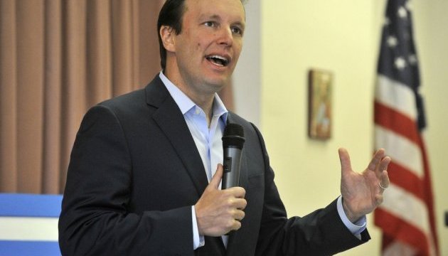 Senador Chris Murphy: Rusia se beneficia de la corrupción en Ucrania