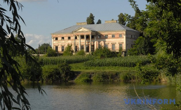 Парковий фасад палацу М. Чацького. 1770-1780-ті р. с. Серебринці, Могилів-Подільського р-ну. 