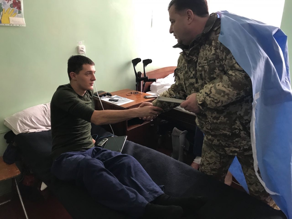 Полторак пообщался с бойцом, который принимал участие в боевых действиях вблизи Крымского - Цензор.НЕТ 75