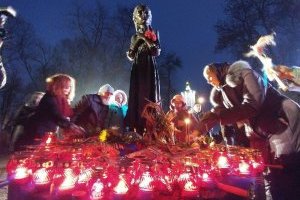 В Киеве зажгли свечу памяти