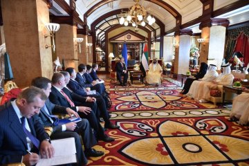 Poroshenko hopes visa-free travel agreement with UAE will come into force in Dec