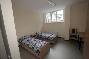 Подружжя з Німеччини подарувало меблі українським лікарням