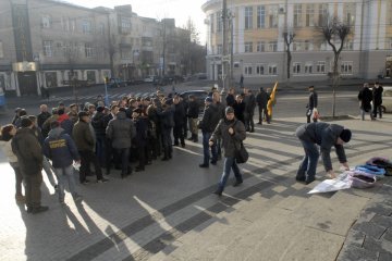 Вінницьку ОДА пікетували учасники АТО, які не можуть отримати землю