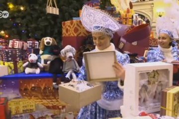 У Москві продають новорічні іграшки із зображенням військової техніки