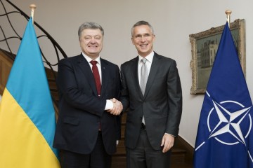 Порошенко подякував Столтенбергу за “відкриті двері НАТО”