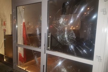 Неизвестные забросали камнями мусульманский центр с мечетью в Варшаве