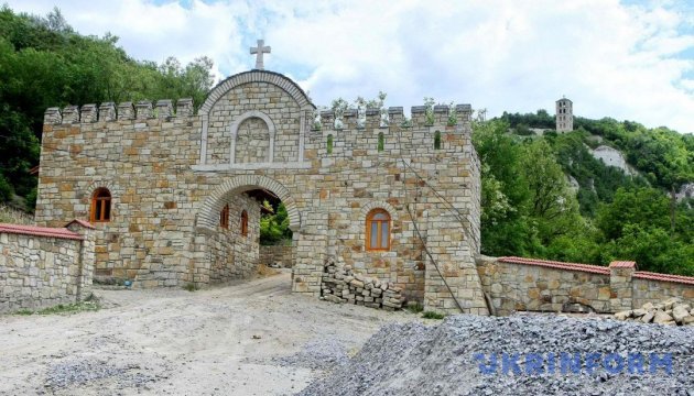 Лядівський скельний монастир. Тисячолітня молитва Подільського Афону