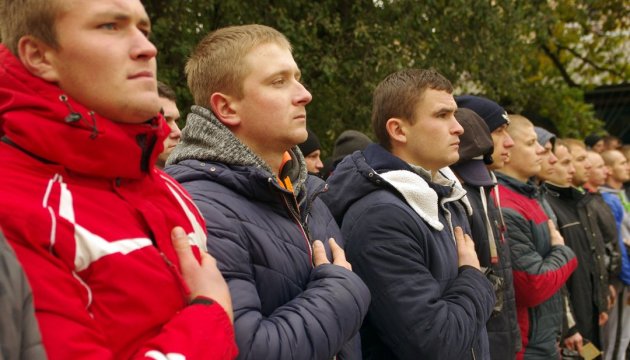 Осінній призов: в Ужгороді до військкомату не з’явилися 70% юнаків