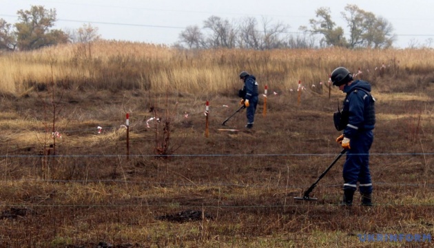 Розведення сил на Донбасі: біля Петрівського розмінували понад 17 гектарів 