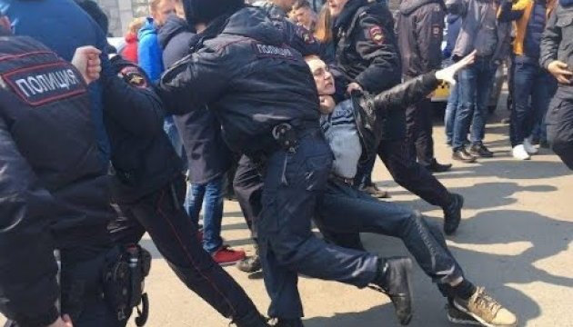  У Москві на «Русском марше» вже затримали кілька десятків активістів