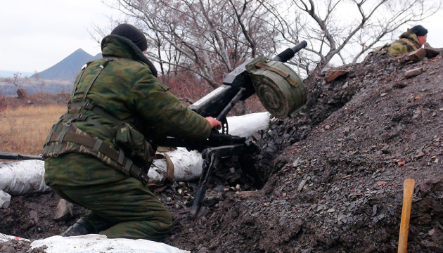 Окупаційні війська на Донбасі облаштовують вогневі позиції біля житлових будинків