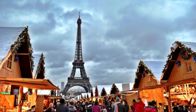 У Парижі скандал навколо різдвяного ярмарку