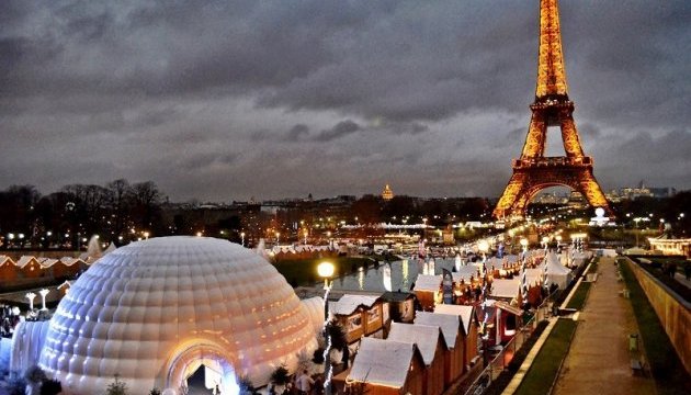 Париж у суцільному заторі через протест “продавців Різдва”