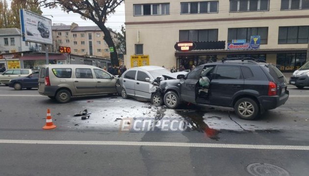 У Києві зіткнулися три автівки, один водій загинув