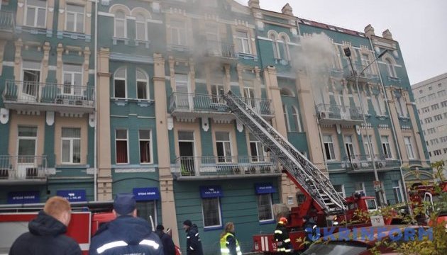 Пожежа в київському ресторані: вогонь може перекинутися на квартири - ДСНС
