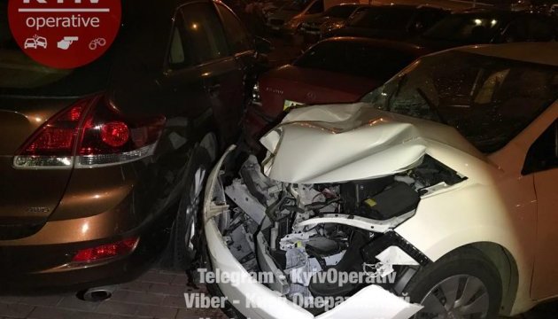 Велика ДТП у Києві:  розбиті п'ять автівок, двоє постраждалих