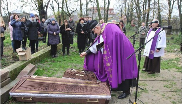 На Львівщині перепоховали останки Міхала Жевуського та родини Вишневських
