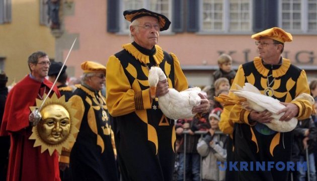 Свято вогнів, гусей і карнавалів: Німеччина вшановує Святого Мартіна