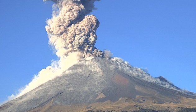 У Мексиці прокидається вулкан Попокатепетль