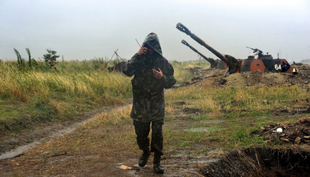 Ostukraine: Zwei Soldaten nahe Marjinka und Nowotroizke verwundet