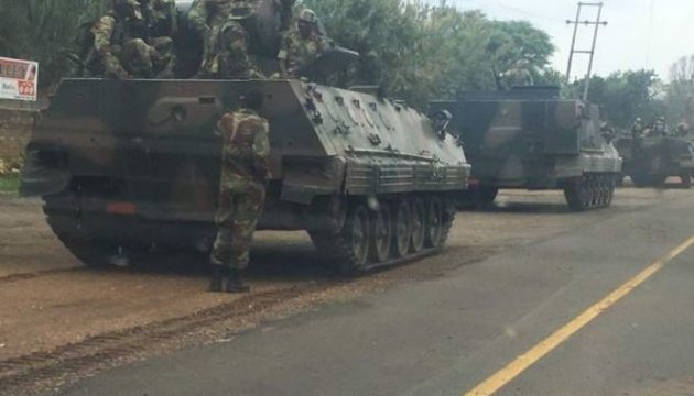 До столиці Зімбабве стягують танки - Reuters