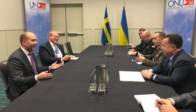 Poltorak, Canadian diaspora coordinate joint actions on peacekeepers in Donbas
