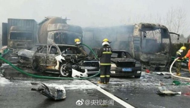 Смертельна ДТП у Китаї: зіткнулися 30 авто, 18 загиблих