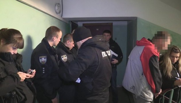 У Києві знайшли тіло 15-річної дівчини з ножем у грудях