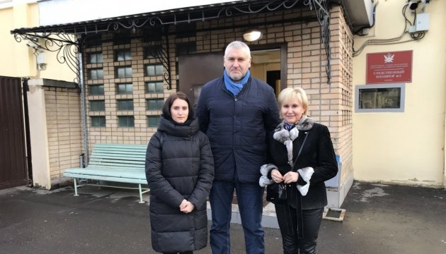 Roman Suschtschenko besuchen seine Frau und Tochter