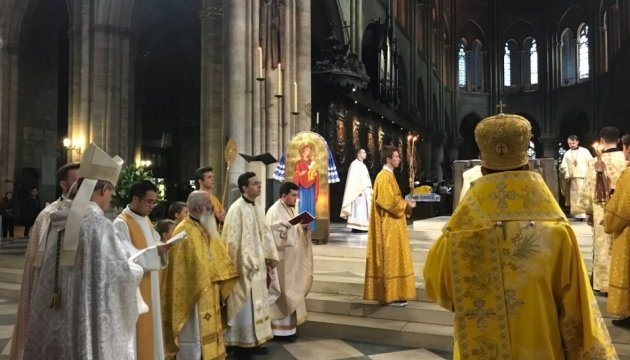 Realizan servicio conmemorativo de las víctimas del Holodomor en la Catedral de Notre Dame