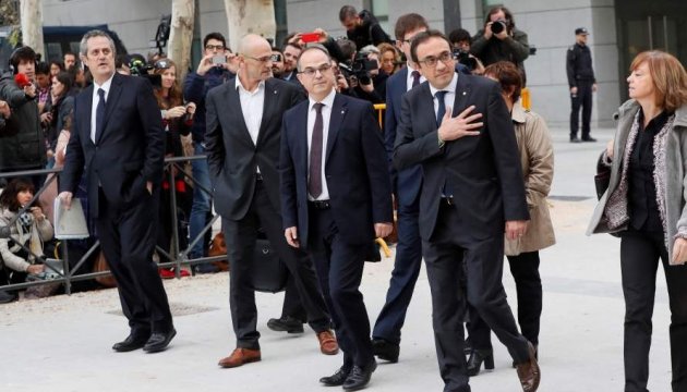 Суд Іспанії звільнив каталонських екс-міністрів під заставу у €100 тисяч